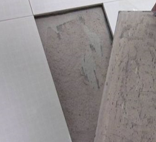 朗县瓷砖空鼓维修公司分享瓷砖铺贴时如果打浆（即涂抹在瓷砖背面和基层上的砂浆或瓷砖胶）过少，会带来以下问题